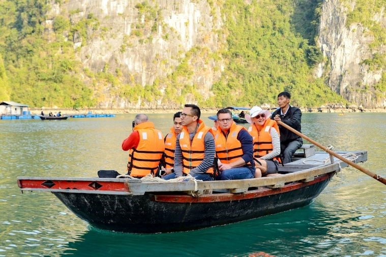 Du Thuyền Paradise Elegance Hạ Long